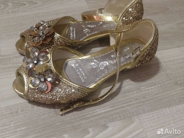 Туфли для девочки 30