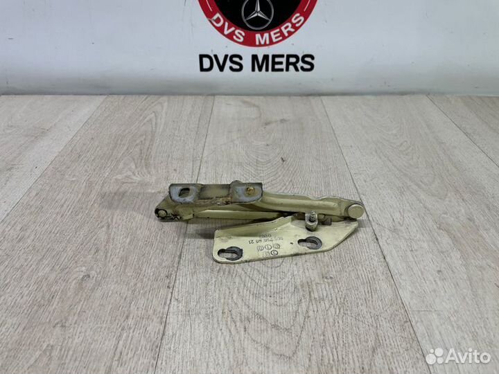 Петля капота левая Mercedes Sprinter W906