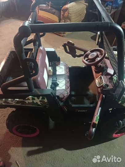 Детская машина электромобиль с пультом бу