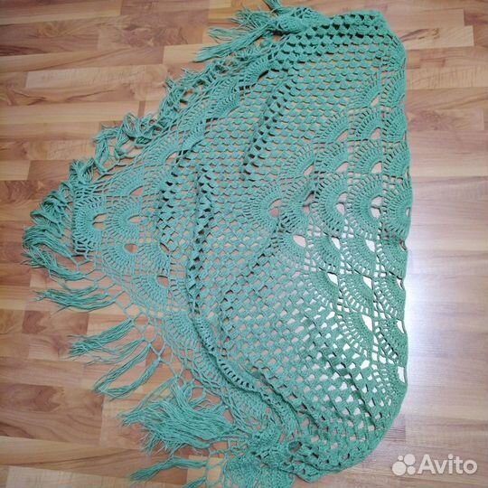 Шаль и жилет вязанные крючком