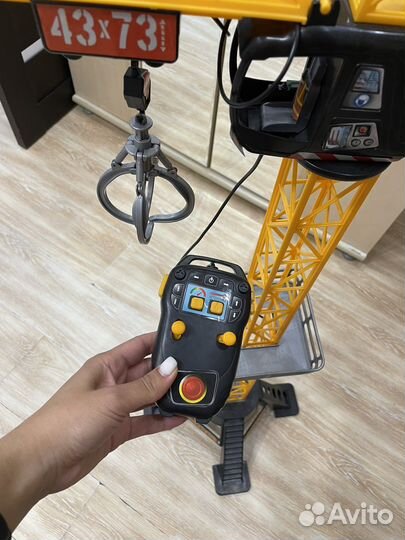 Кран с пультом управления