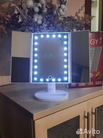 Зеркало с подсветкой подставкой с увеличителем
