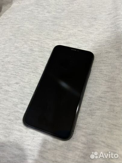 Телефон iPhone 11