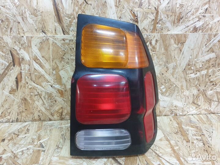 Фонарь задний правый Mitsubishi Pajero Sport