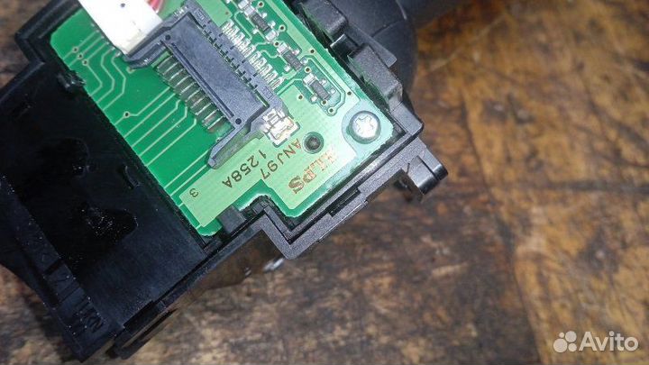 Переключатель поворотов подрулевой Volvo V40 2019