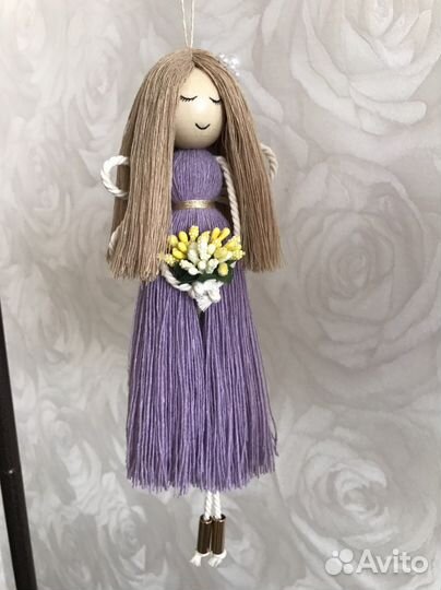 Кукла из нитей макраме