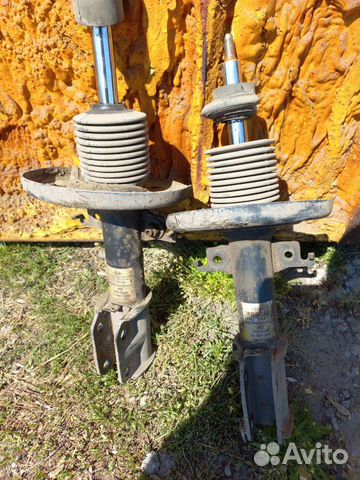 Стойка амортизатора Renault Megan3