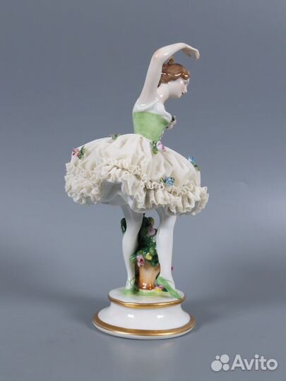 Старинная фарфоровая статуэтка. Кружевной фарфор