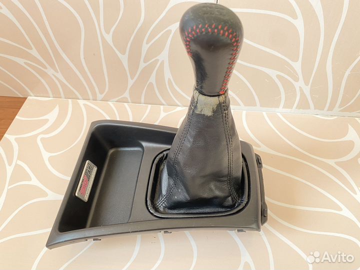 Рычаг, юбка (кожух), шильдик МКПП Субару SF STI2m