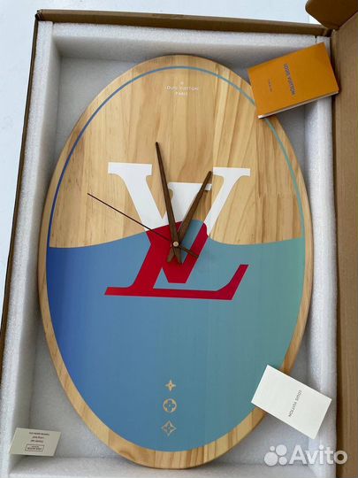 Часы настенные деревянные