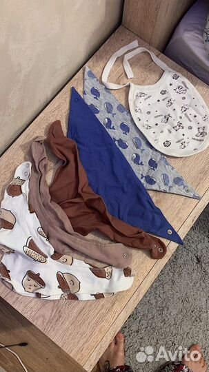 Слюнявчики H&M