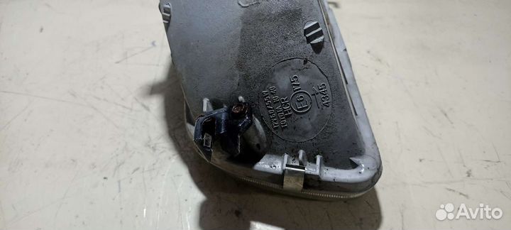 Фара передняя правая фара Тойота Старлет р70