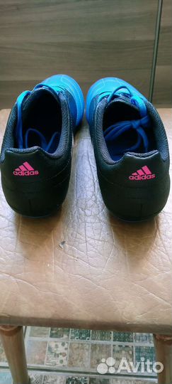 Футбольные бутсы adidas
