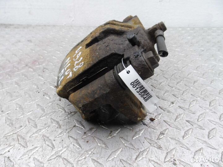 Суппорт передний левый Honda Pilot 2