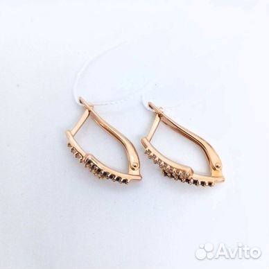 Золотые серьги с камнем