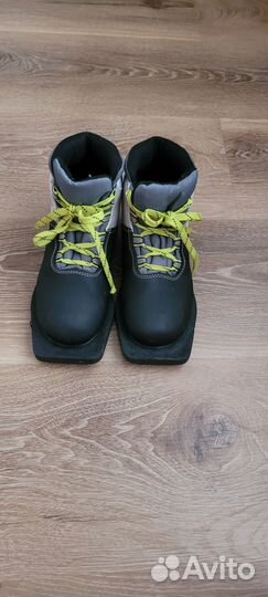 Лыжные ботинки детские 33 размер