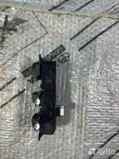 Блок управления стеклоподъемниками передний левый