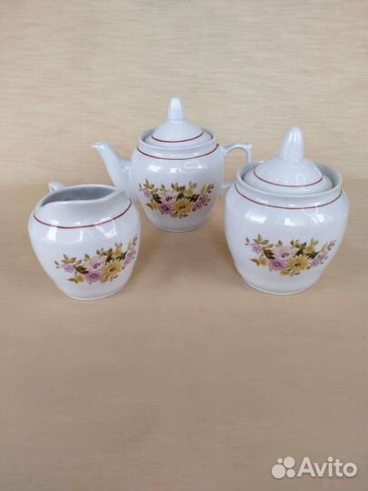 Заварочный чайник, сахарница, молочник
