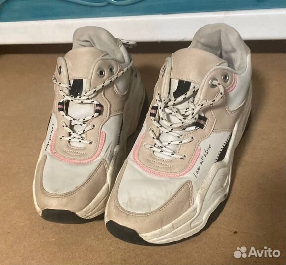 Кроссовки bershka