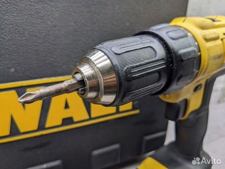 Аккумуляторная дрель-шуруповерт dewalt DCD771D2