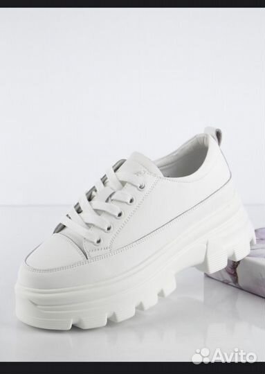 Кроссовки женские 39,5