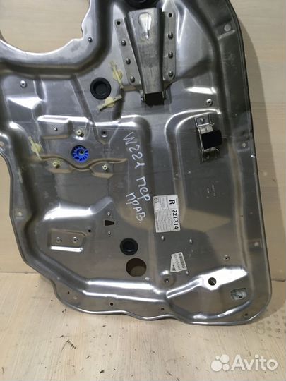 Стеклоподъемник передний правый Mercedes W221