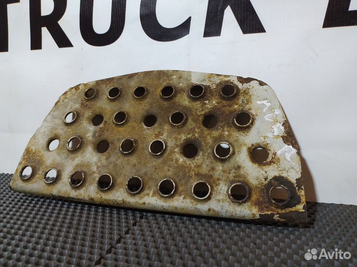 81615110001 Площадка подножки