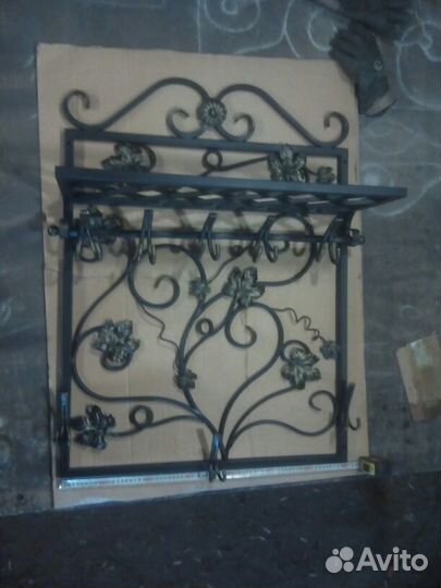 Вешалки с элементами ковки