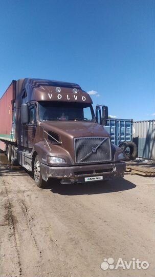 Volvo VNL, 2002