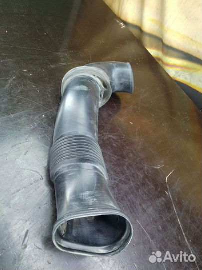 Патрубок воздушного фильтра 7L6129752A 3633