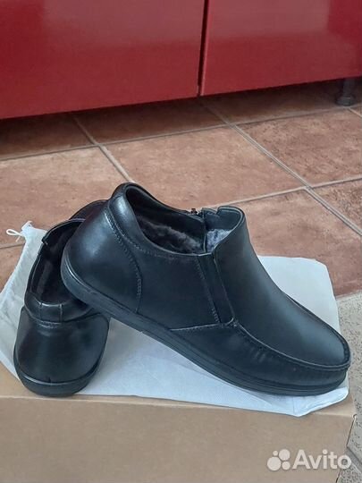 Ботинки новые натуральная кожа И мех ориг.42