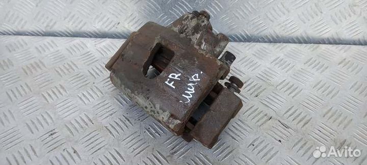 Суппорт передний правый Chrysler Voyager Iv