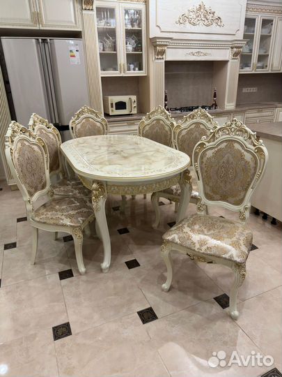 Стол и стулья