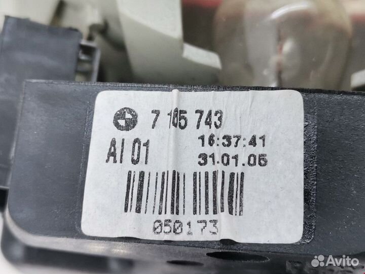 Фонарь крышки багажника левый BMW 3 E46 рест. 2005