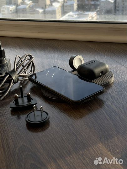 Беспроводная зарядка для iPhone 3 в 1