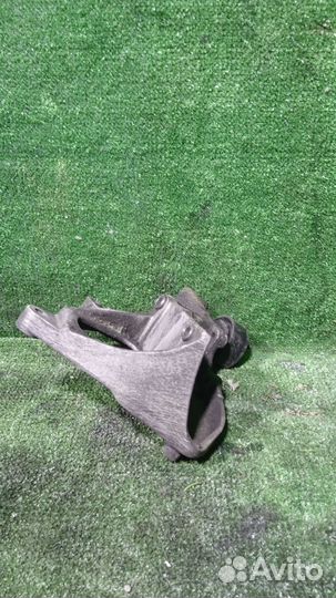 Кронштейн генератора Renault Laguna