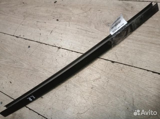 Накладка направляющей стойки стекла правая BMW X3