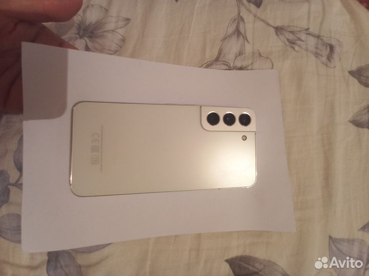 Samsung Galaxy S22, 8/256 ГБ