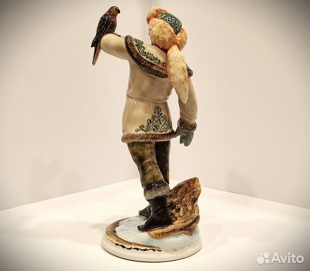 Фарфоровая статуэтка Соколиная охота