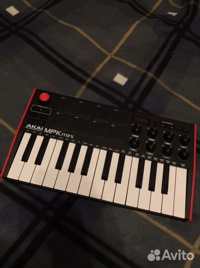 Миди клавиатура Akai MPK mini mk3