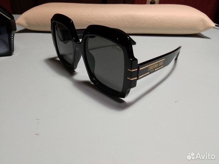 Солнцезащитные очки женские брендовые