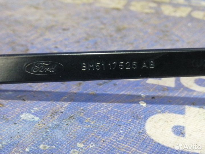 Левый поводок дворника Ford Focus 3 седан 2012