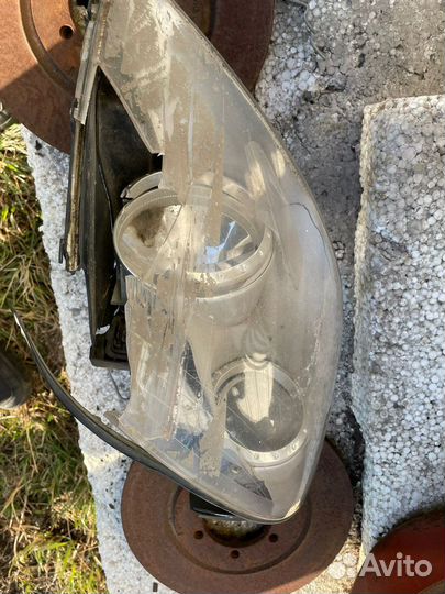 Фара передняя правая