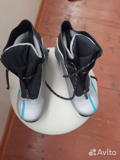 Лыжные ботинки