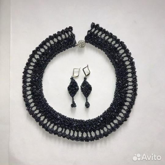 Колье и серьги из чёрного бисера