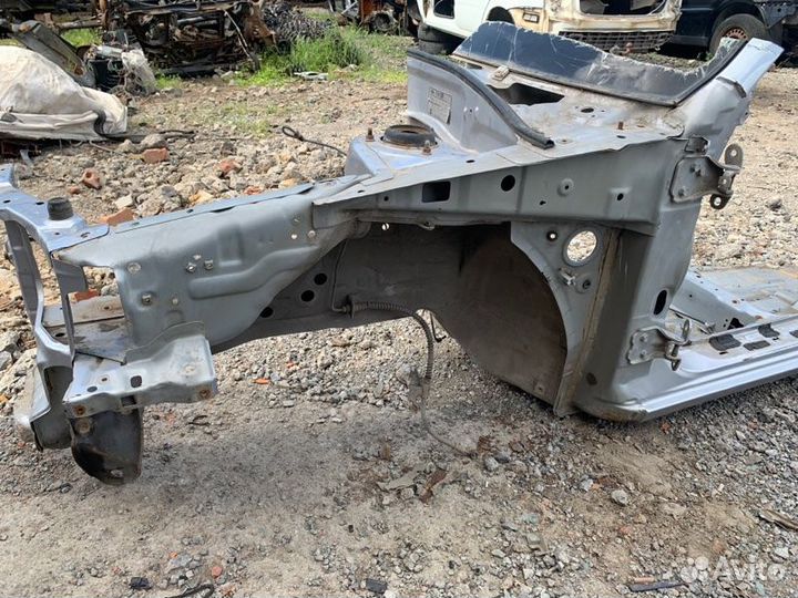 Передняя левая четверть с порогом Hyundai Accent