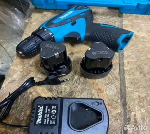 Аккумуляторный шуруповерт Makita 12v с набором