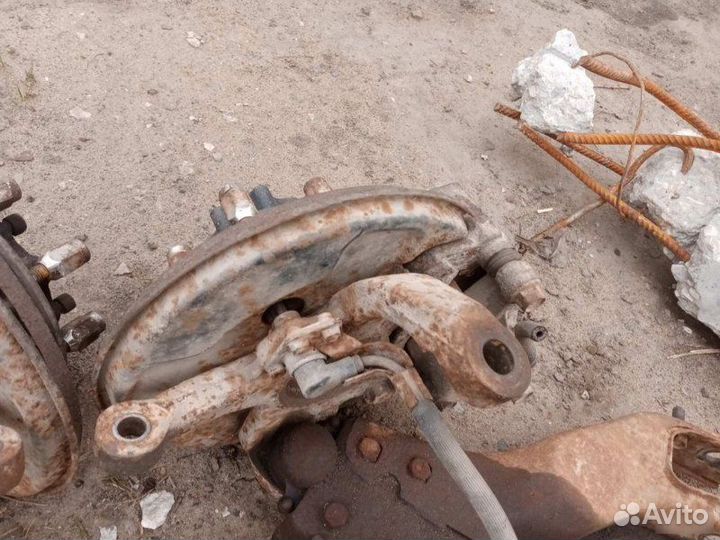 Кулак поворотный передний Opel Monterey A 1993