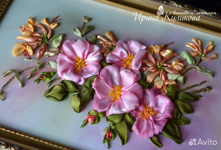 Картина вышитая лентами 