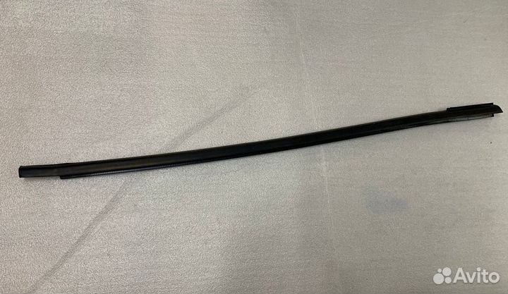 Молдинг стекла передней правой двери Focus 3